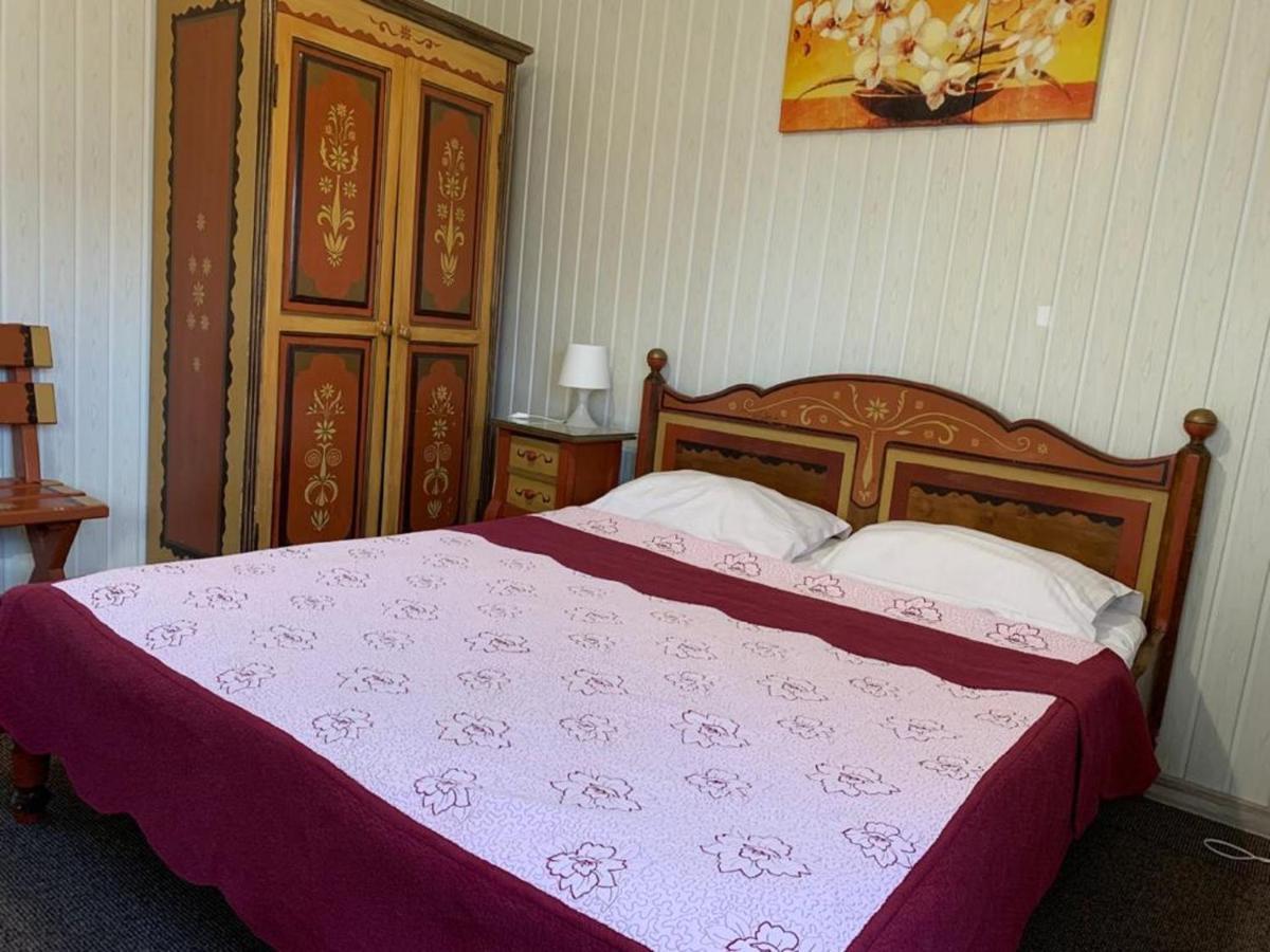 Hotel Casa Romaneasca Otopeni Kültér fotó