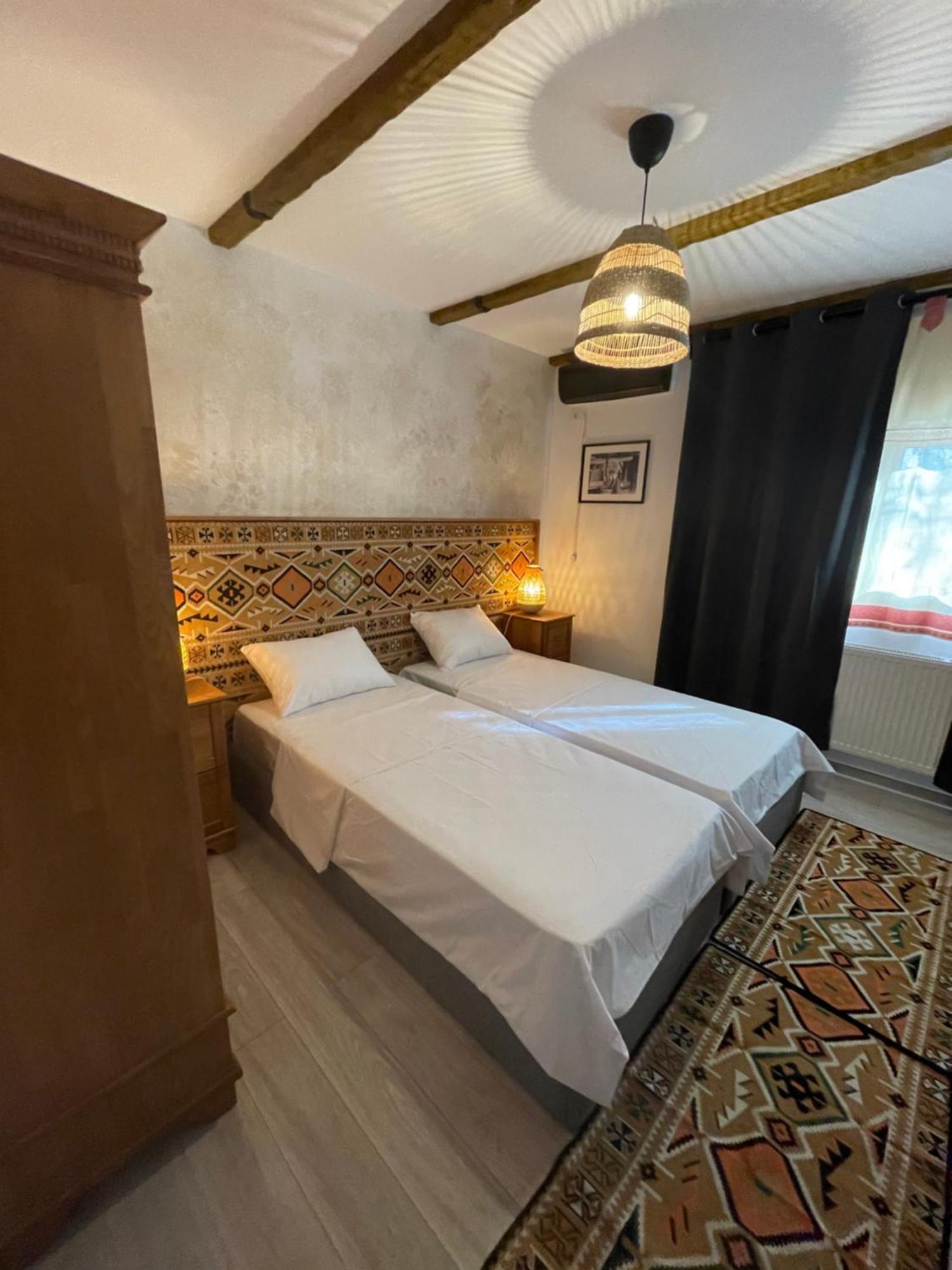 Hotel Casa Romaneasca Otopeni Kültér fotó