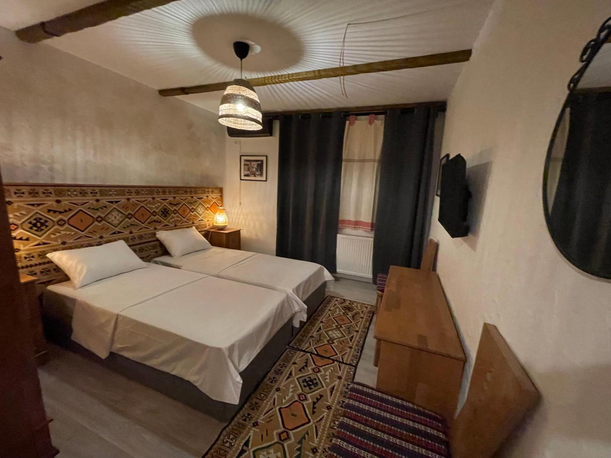 Hotel Casa Romaneasca Otopeni Kültér fotó