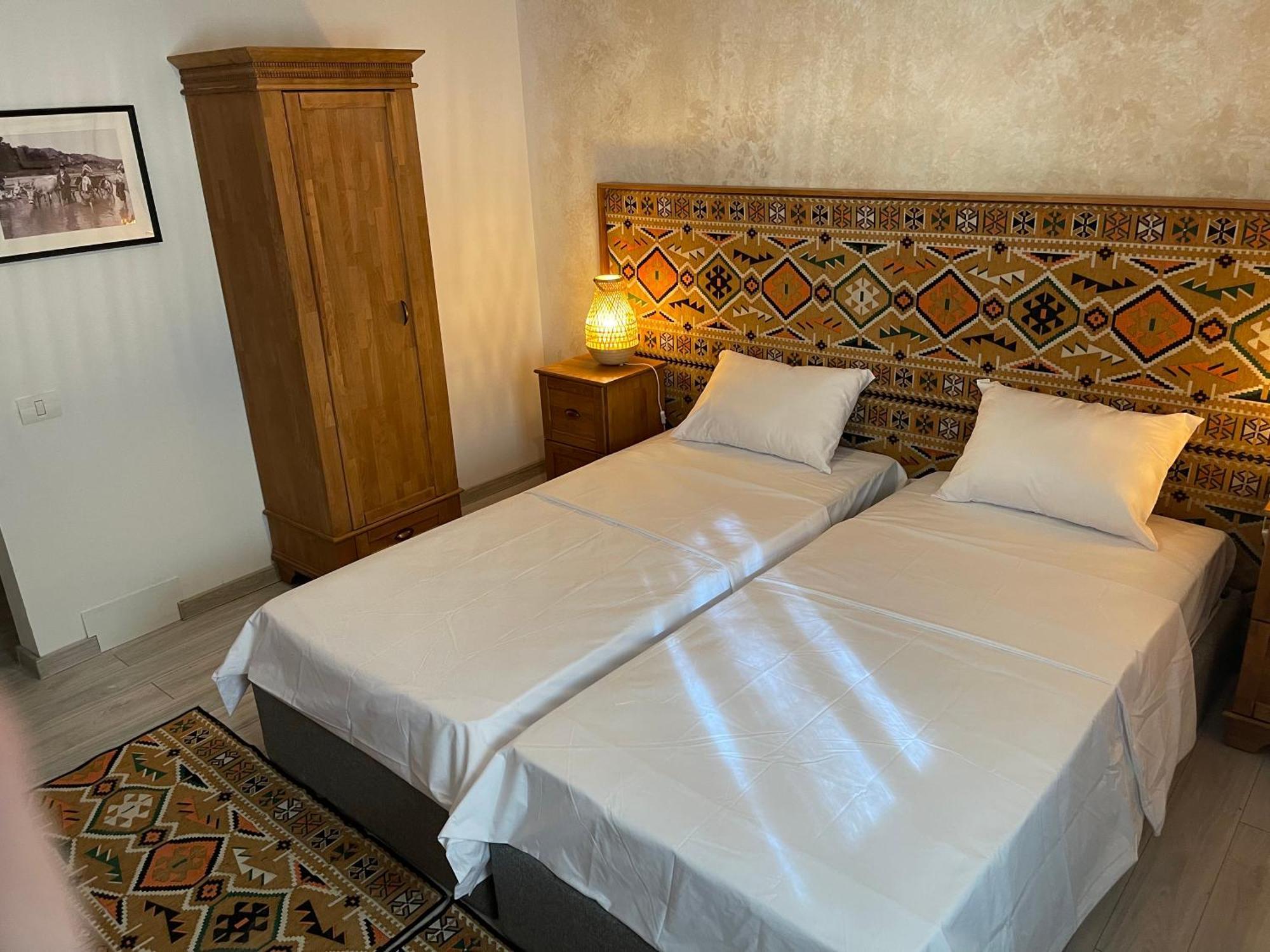Hotel Casa Romaneasca Otopeni Kültér fotó