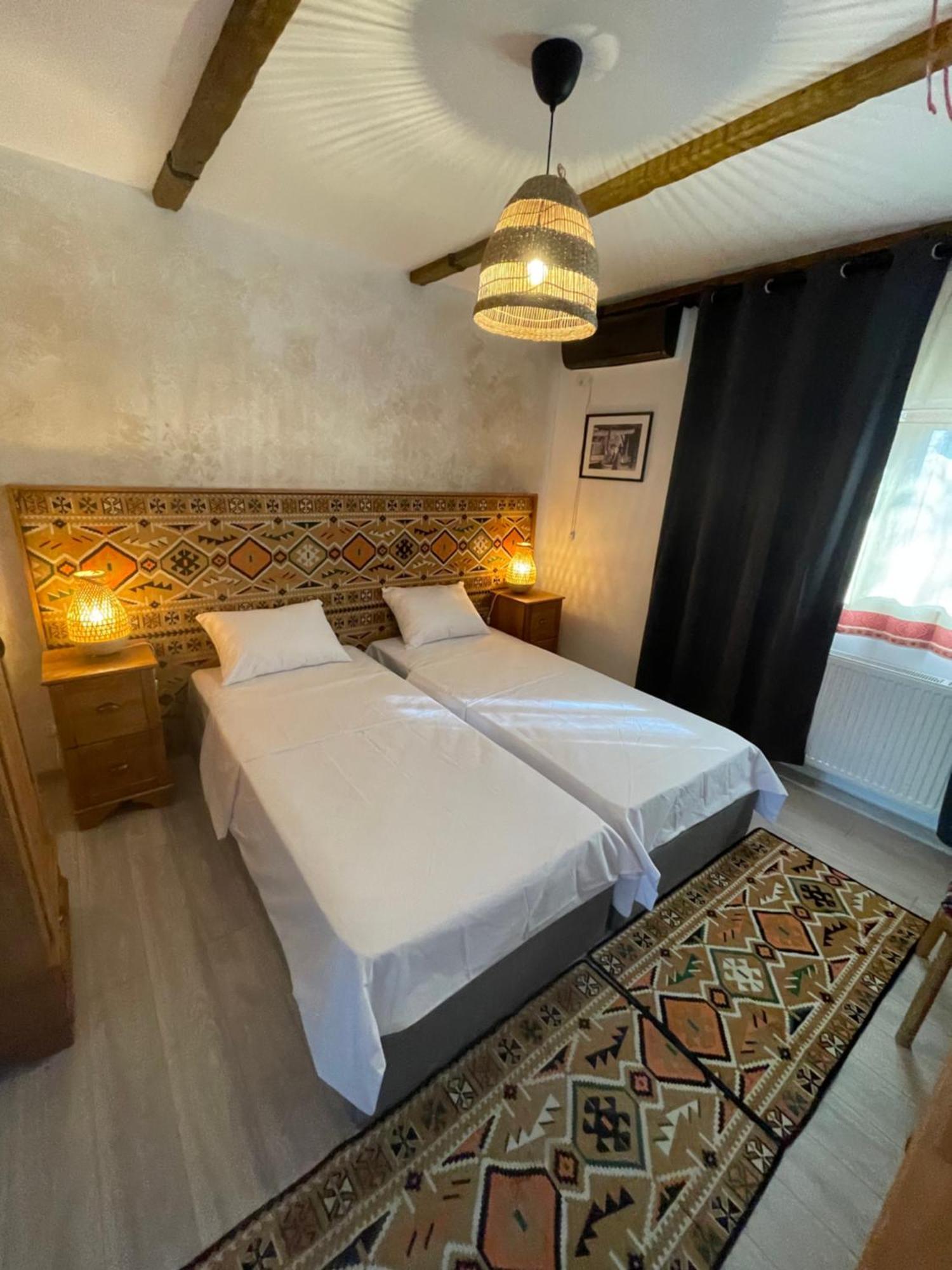 Hotel Casa Romaneasca Otopeni Kültér fotó